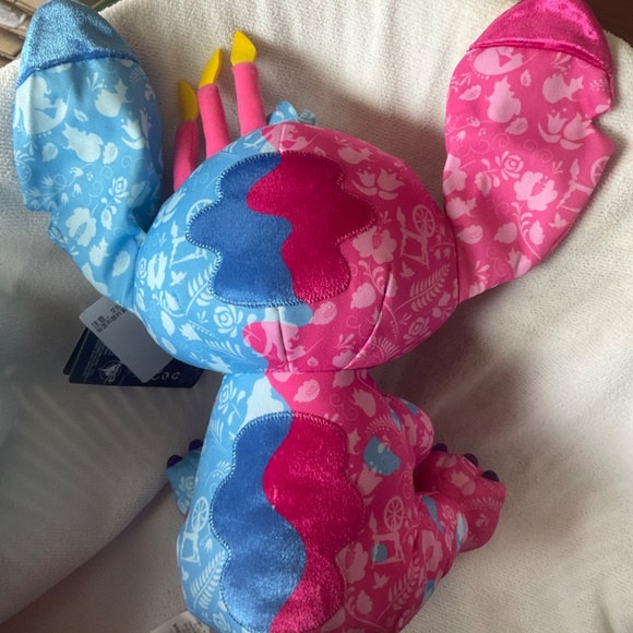 Disneys STITCH CRASHES SERIES ‘’SLEEPING BEAUTY ‘’ PLUSH - Picture 6 of 8